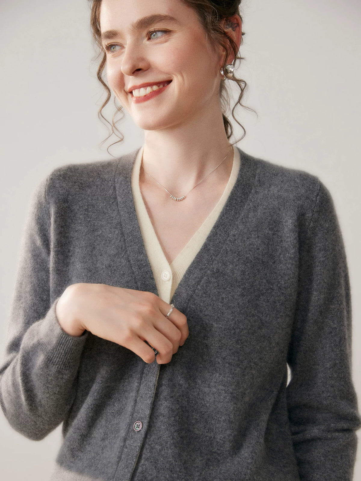 Women's Knit V-Neck Fall Winter Oversized Layered Hoodie Color-Block Sweatshirt for Casual Streetwear Travel and Weekend Everyday Date Night Holiday Party