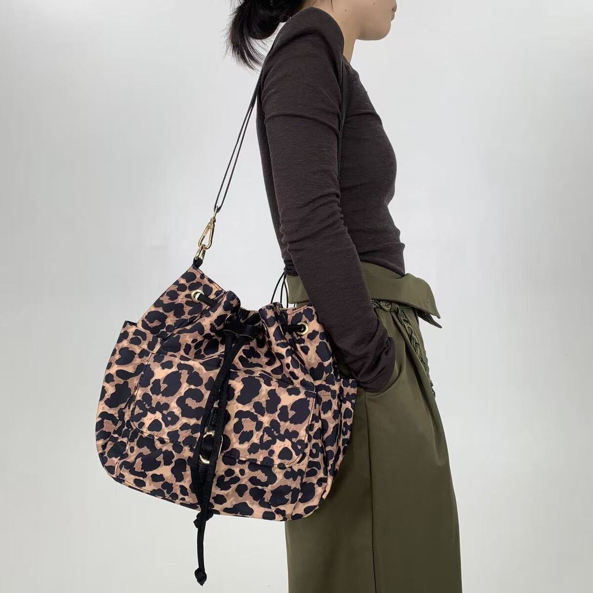 Women's Nylon Retro Bucket Bag Drawstring Shoulder Purse Hobo for Everyday Use Travel Work Versatile Office School
