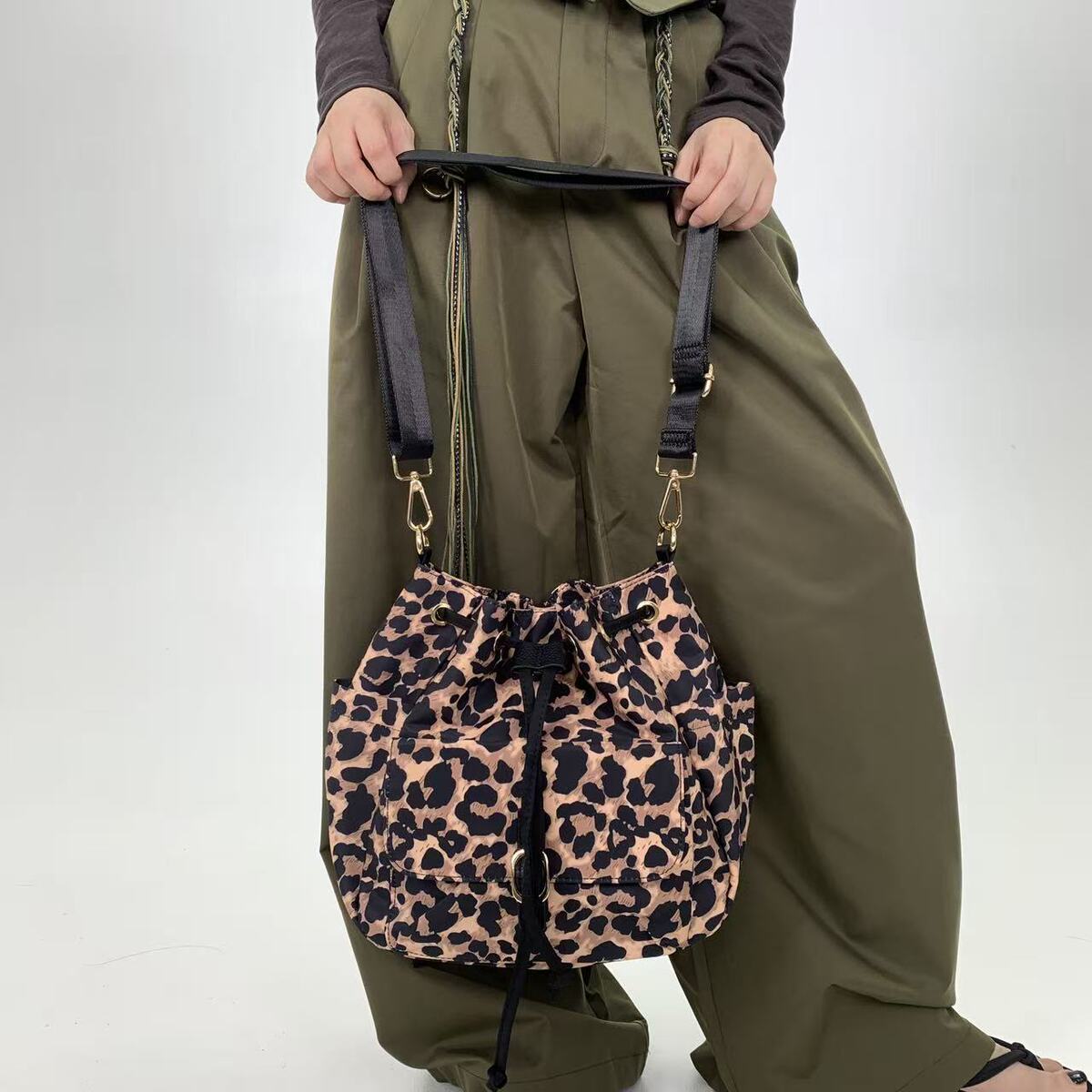 Women's Nylon Retro Bucket Bag Drawstring Shoulder Purse Hobo for Everyday Use Travel Work Versatile Office School
