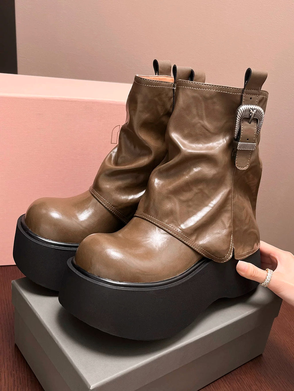 Women's Chunky Sole Leather Tube Boots for Fall Outfits Streetwear Winter Everyday Office and Weekend Date Night