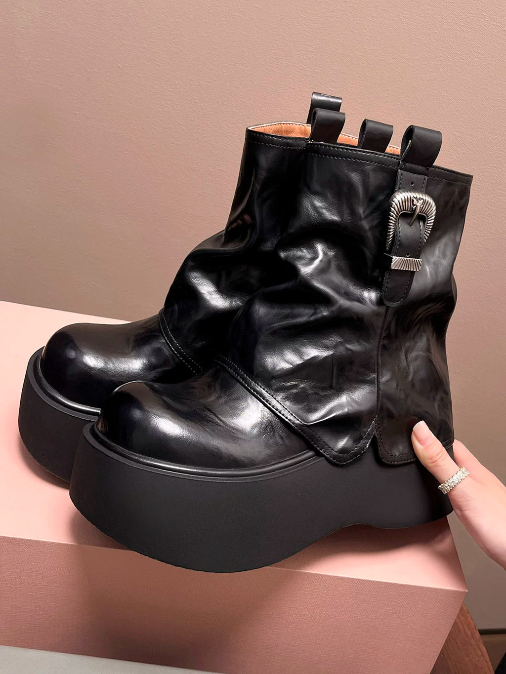 Women's Chunky Sole Leather Tube Boots for Fall Outfits Streetwear Winter Everyday Office and Weekend Date Night