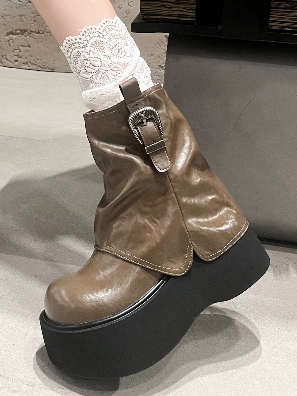 Women's Chunky Sole Leather Tube Boots for Fall Outfits Streetwear Winter Everyday Office and Weekend Date Night