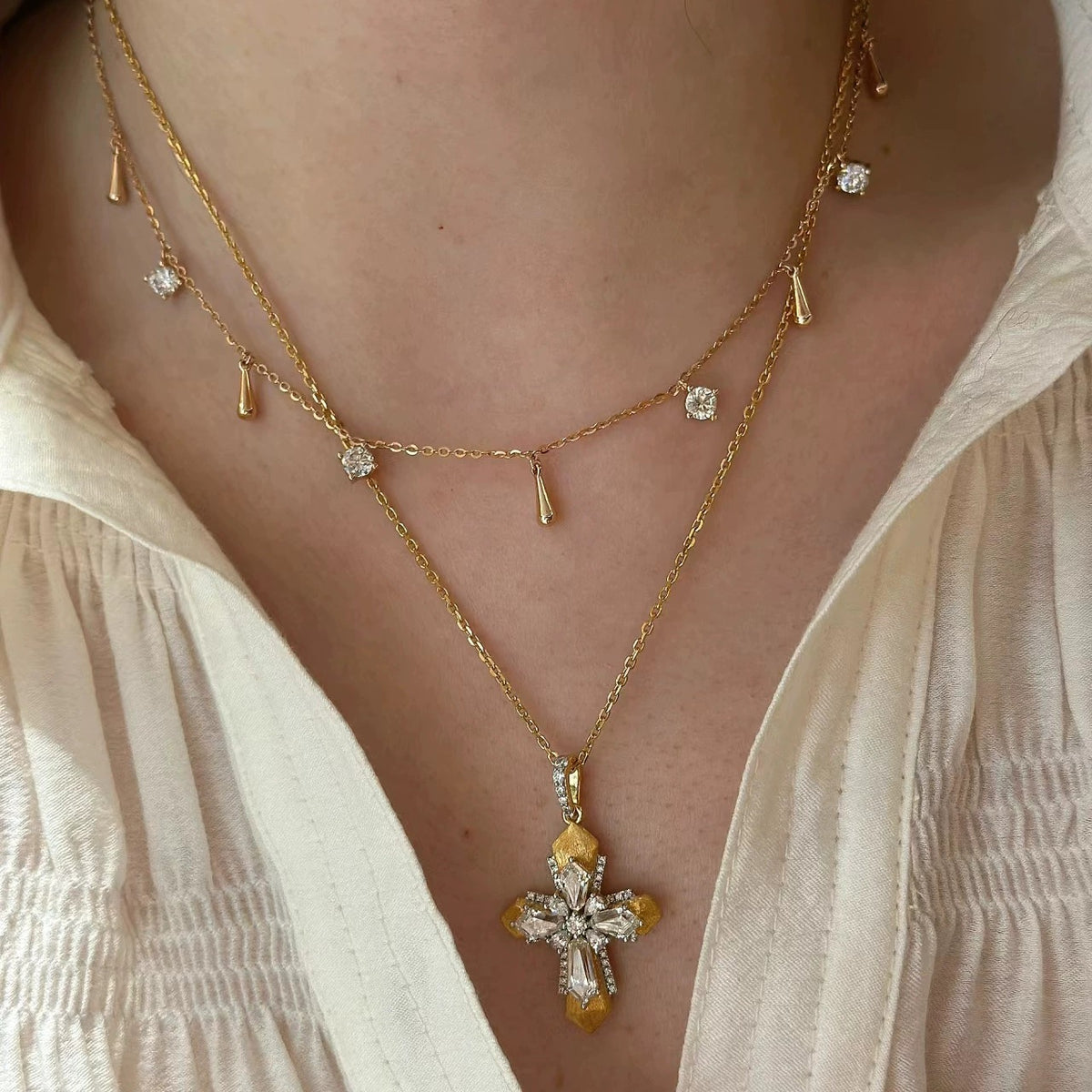 Retro pendant necklace by Yoshan, detail view 5