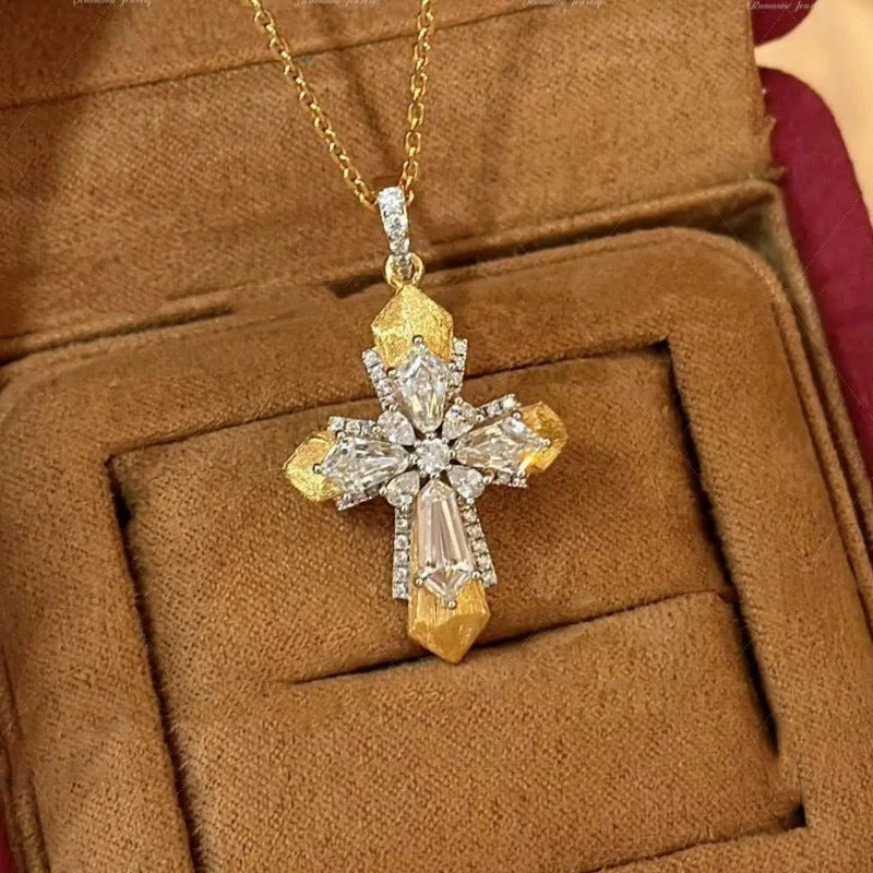 Gold retro pendant necklace by Yoshan