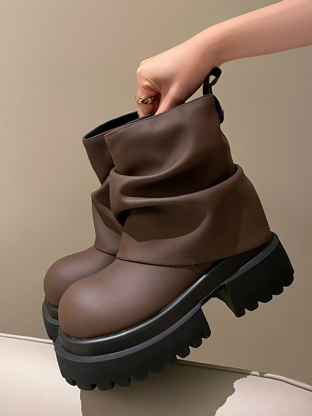 Women's Chunky Sole Leather Lift Tube Boots for Fall Outfits Streetwear Winter Everyday Office and Weekend Date Night