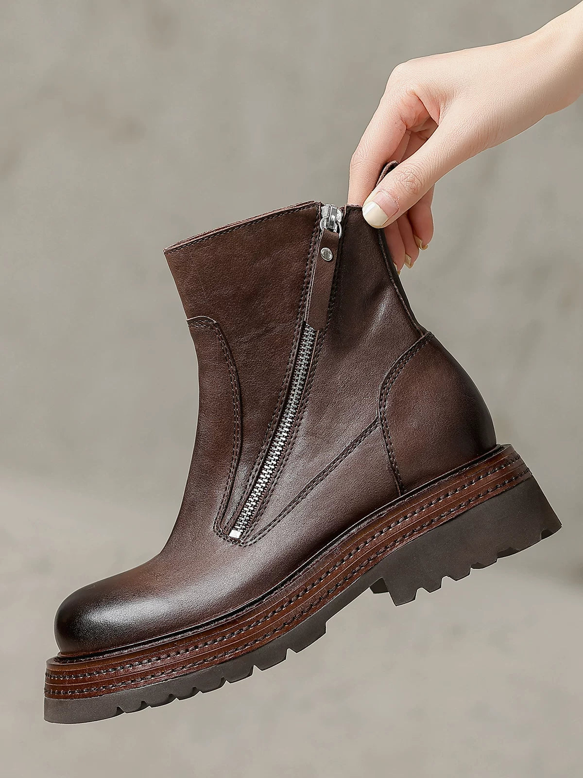 Women's Chunky Sole Leather Block Heel Zip Martin Combat Boots for Fall Outfits Streetwear Winter Office and Weekend Everyday Wear