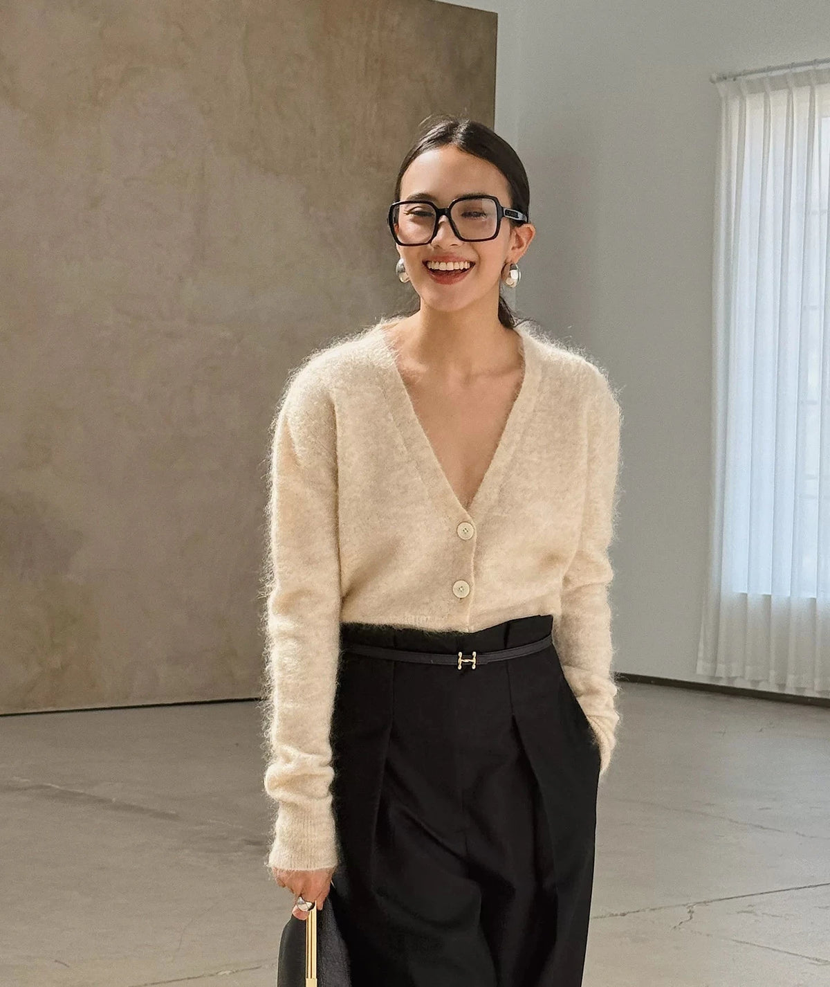 Women's Wool V-Neck Fall Winter Fuzzy Oversized Cardigan Relaxed Fit Knit Outerwear for Travel Day Everyday Work