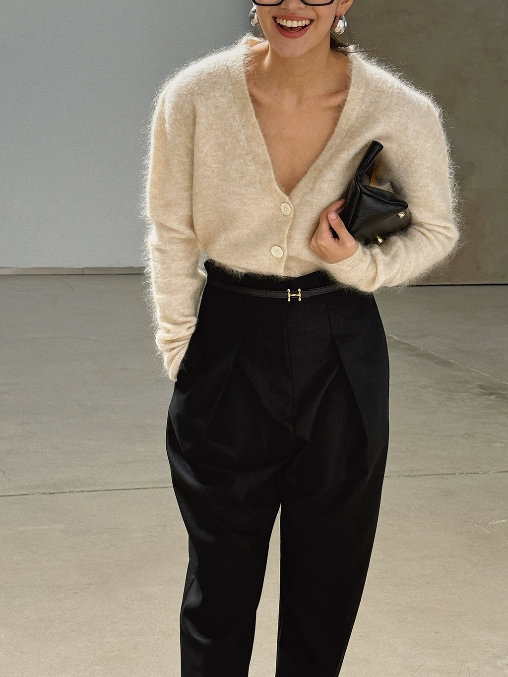 Women's Wool V-Neck Fall Winter Fuzzy Oversized Cardigan Relaxed Fit Knit Outerwear for Travel Day Everyday Work