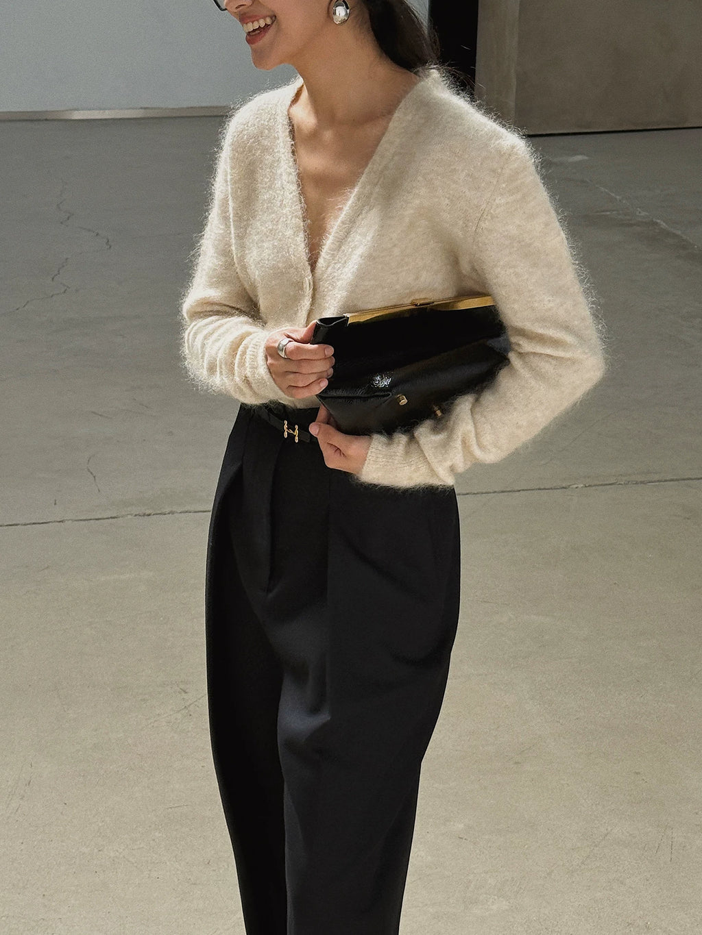 Women's Wool V-Neck Fall Winter Fuzzy Oversized Cardigan Relaxed Fit Knit Outerwear for Travel Day Everyday Work