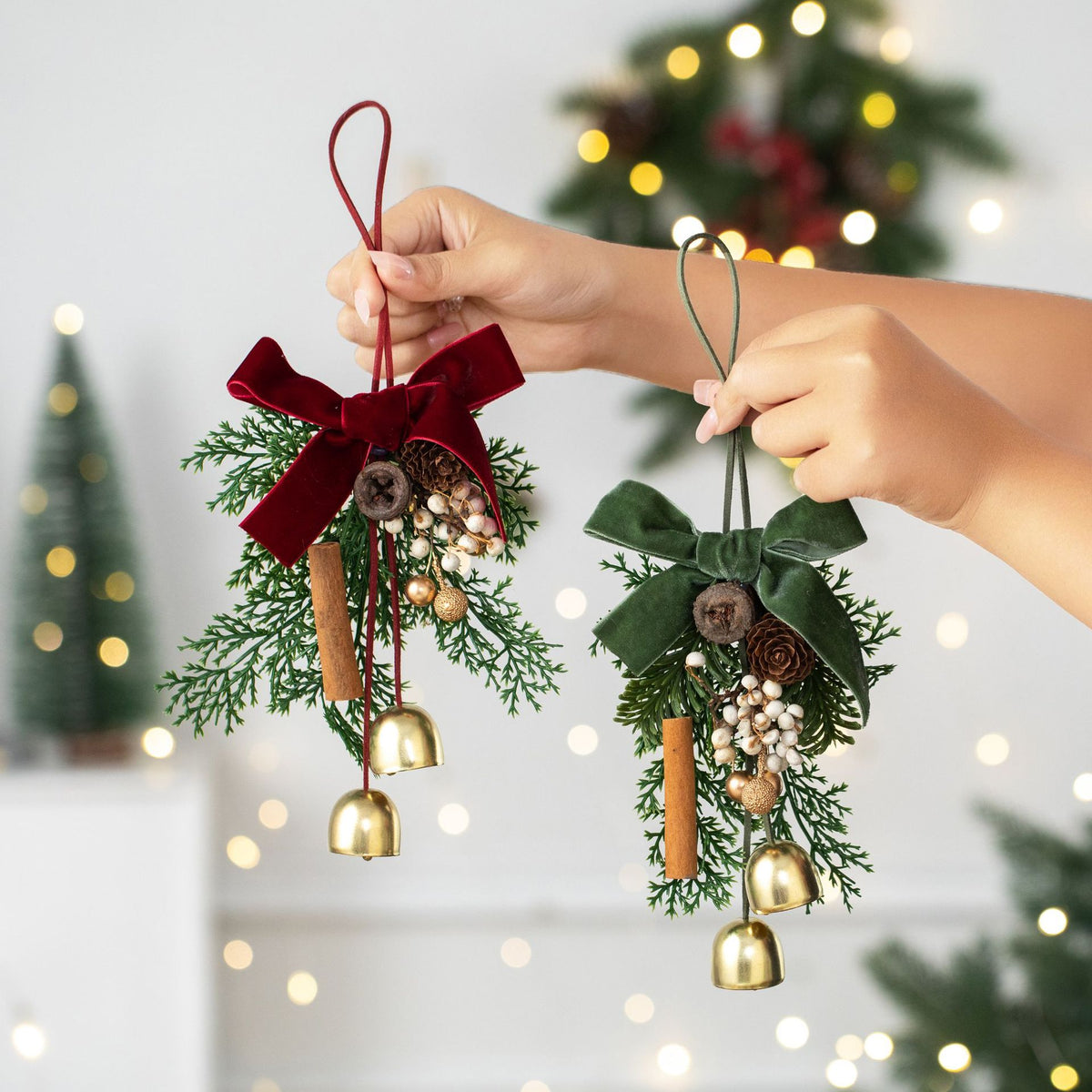 Christmas Jingle Bell Wreath Hanging Ornament, Festive Pinecone Bell Garland Decoration for Christmas Tree, Front Door and Holiday Home Party Decor