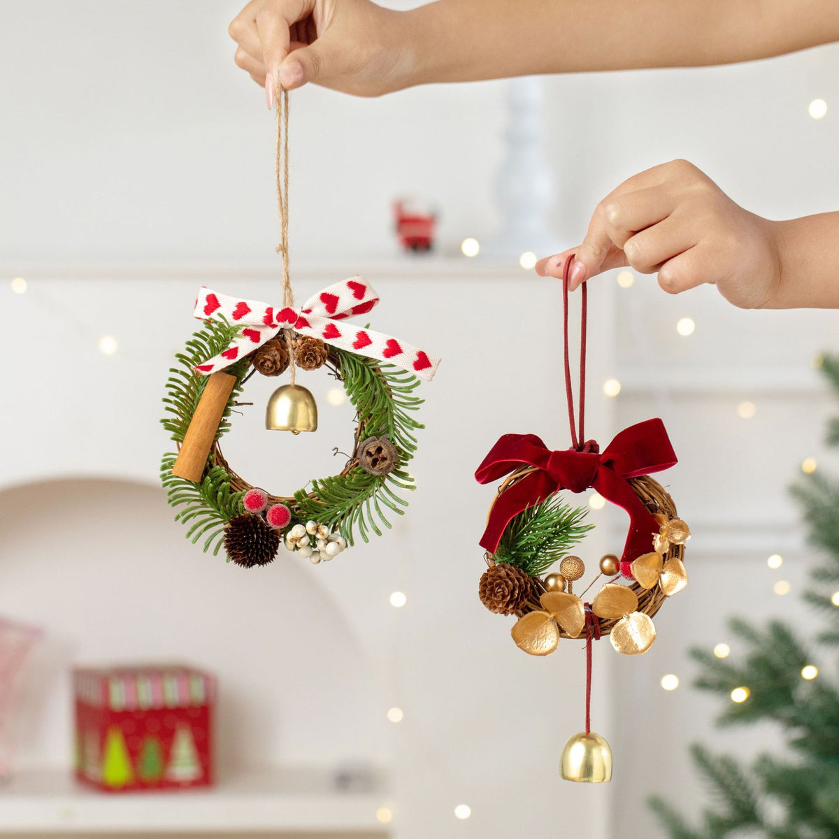 Christmas Jingle Bell Wreath Hanging Ornament, Festive Pinecone Bell Garland Decoration for Christmas Tree, Front Door and Holiday Home Party Decor