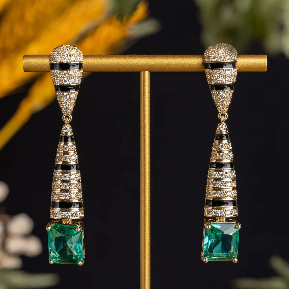 Cubic zirconia pendant necklace by Yoshan, detail view 18