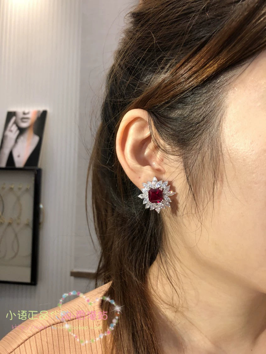 Stud earrings by Yoshan, detail view 12