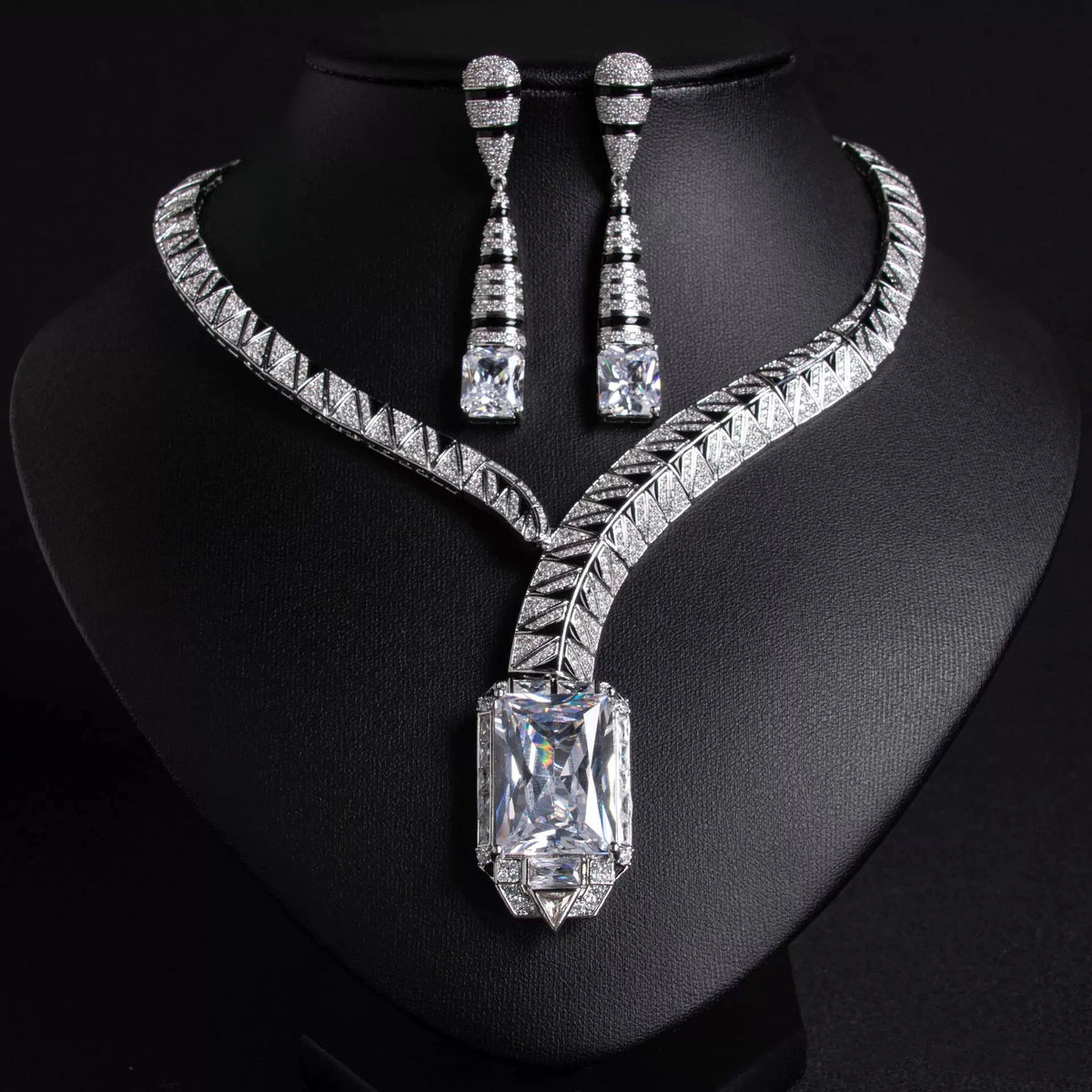 Cubic zirconia pendant necklace by Yoshan, detail view 17
