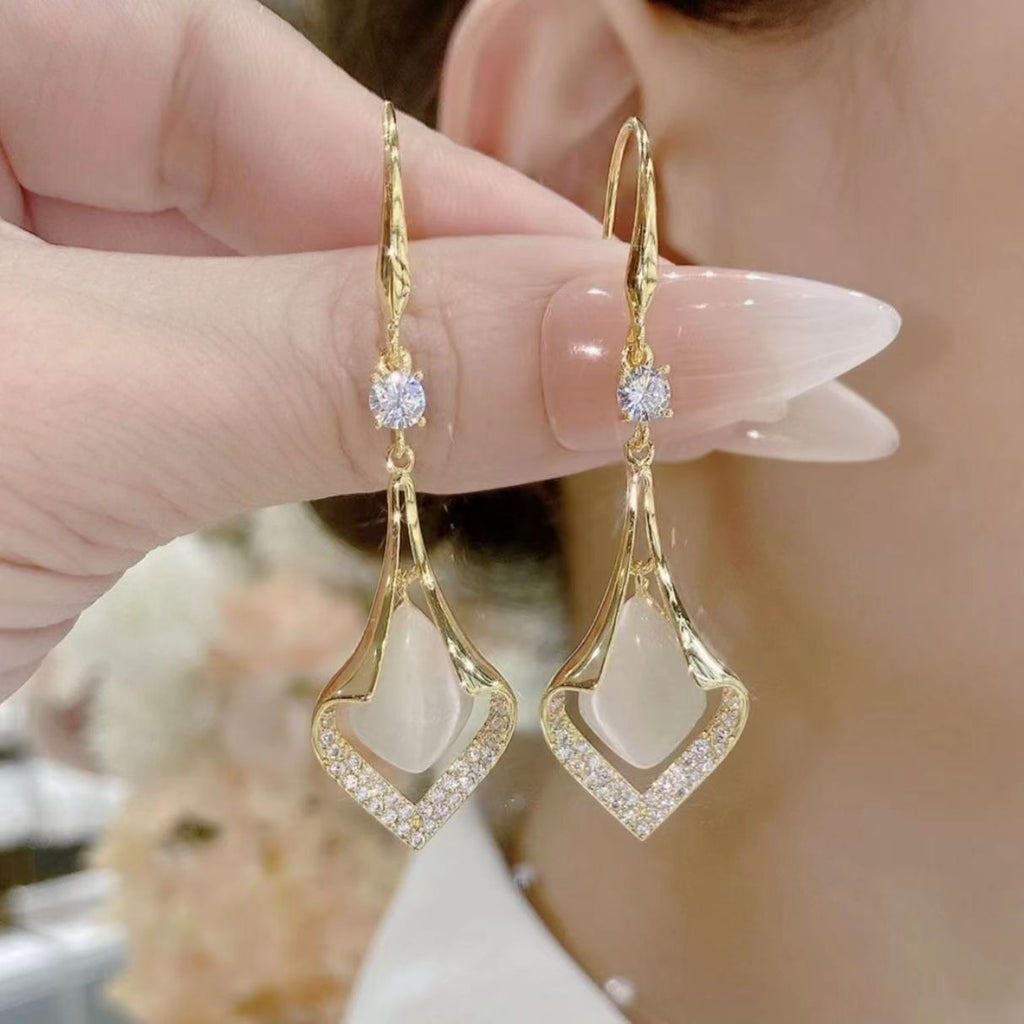 Leaf drop earrings by Yoshan, detail view 3