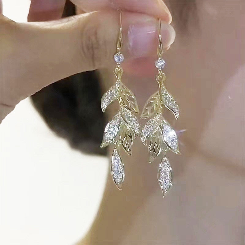 Leaf drop earrings by Yoshan, detail view 5