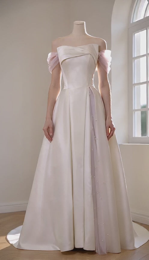 法式轻婚纱，缎面新娘礼服，白色婚庆晚礼服，单肩设计，简约优雅，适合旅拍